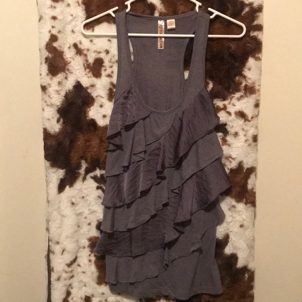 Woman’s large grey ruffle tank top